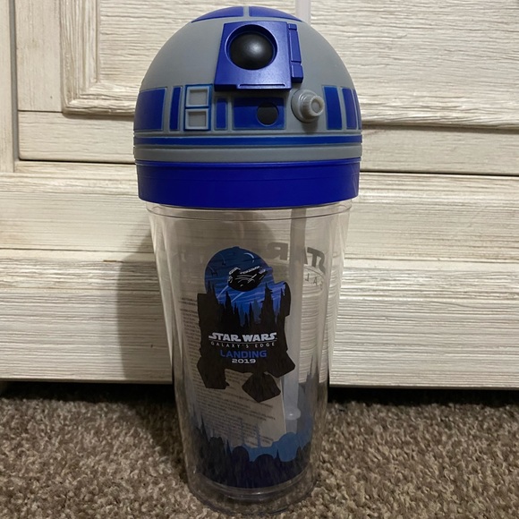 Star Wars Galaxy’s Edge 2019 Landing R2D2 Droid Light Up Sipper Cup - Picture 5 of 7